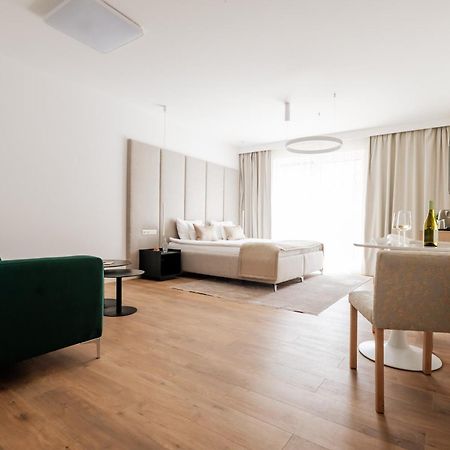 Adele Apartments Pécs Exteriör bild