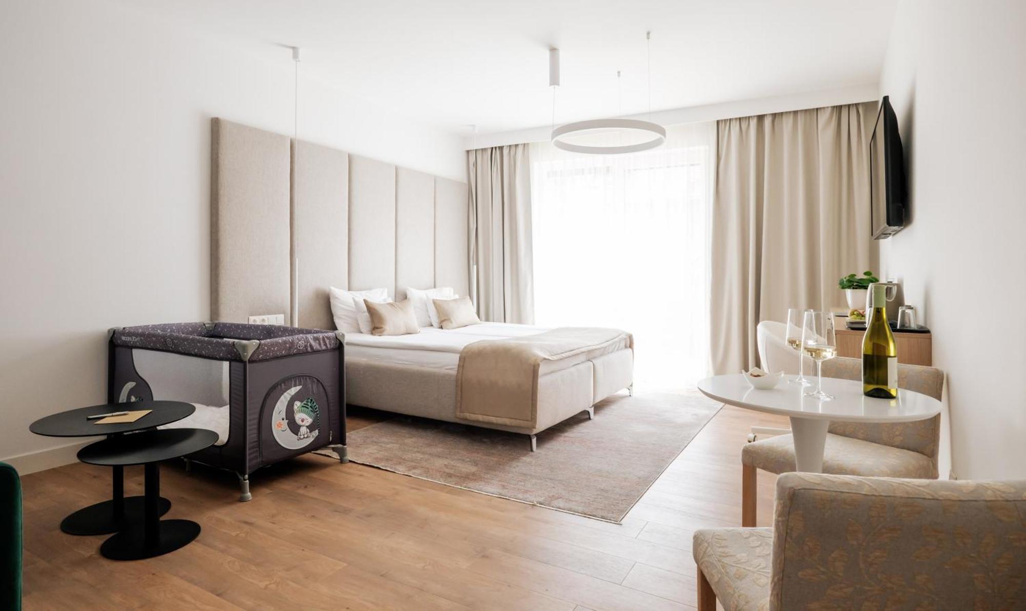Adele Apartments Pécs Exteriör bild