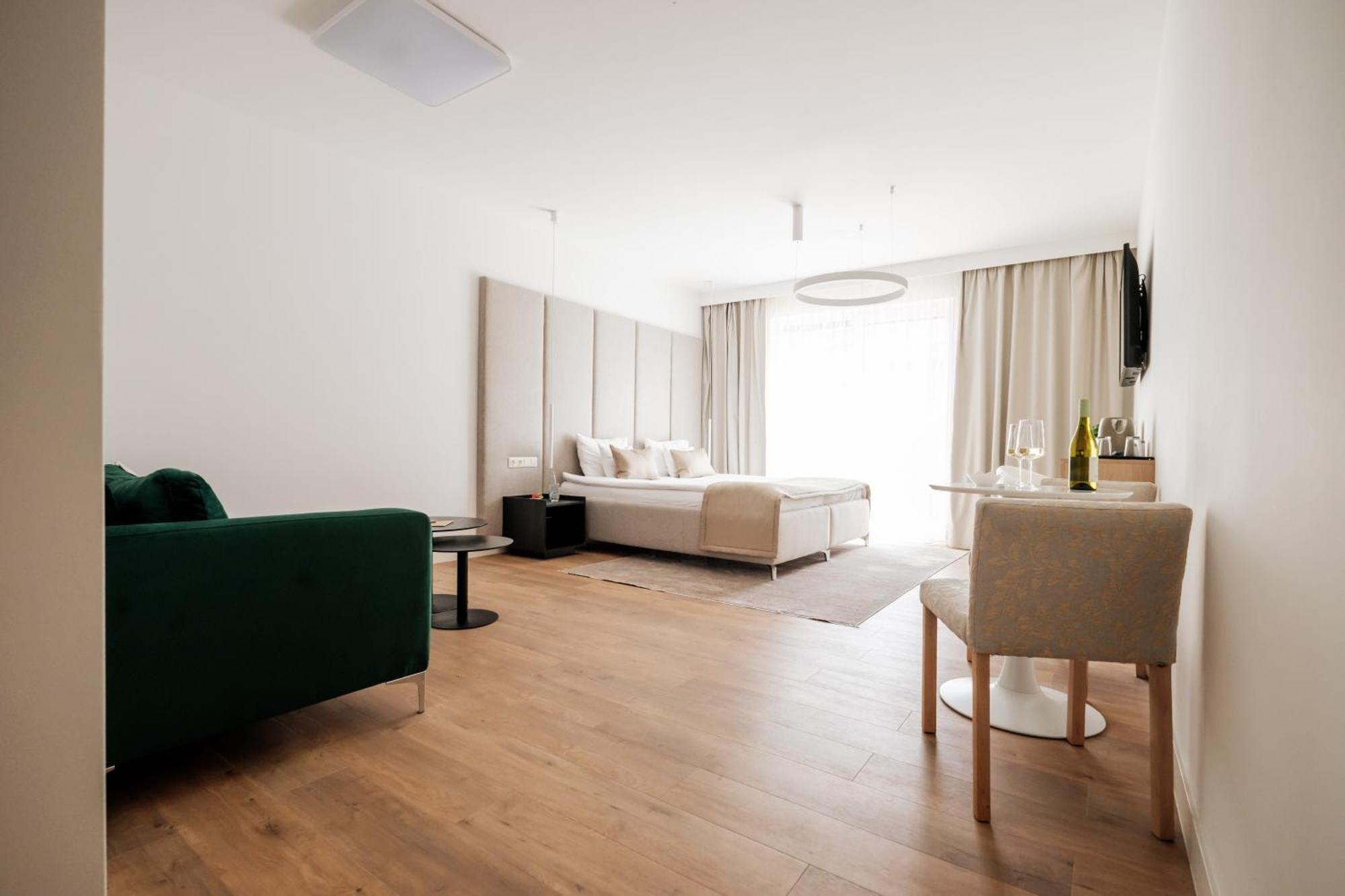 Adele Apartments Pécs Exteriör bild