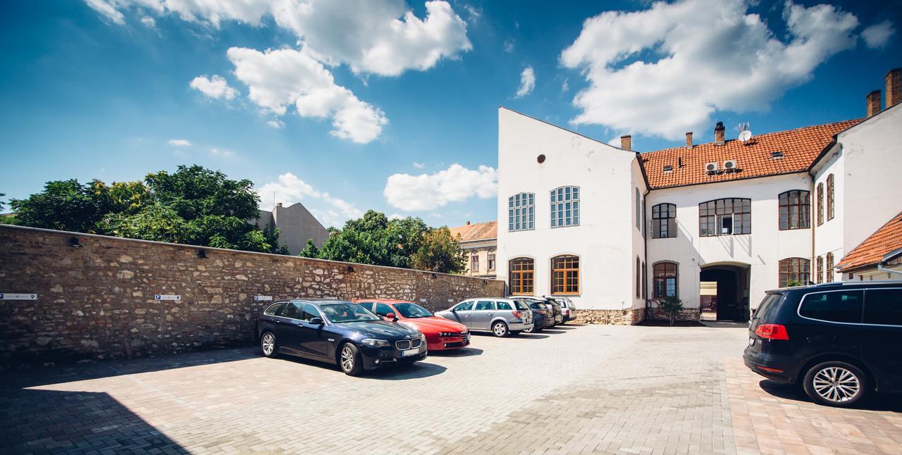 Adele Apartments Pécs Exteriör bild
